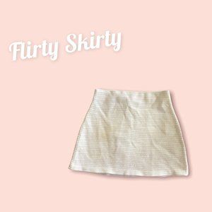 Size M Woven Off-White Skirt